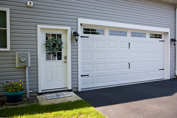 24/7 Emergency Garage Door Panel Replacement experts in Elgin, SC